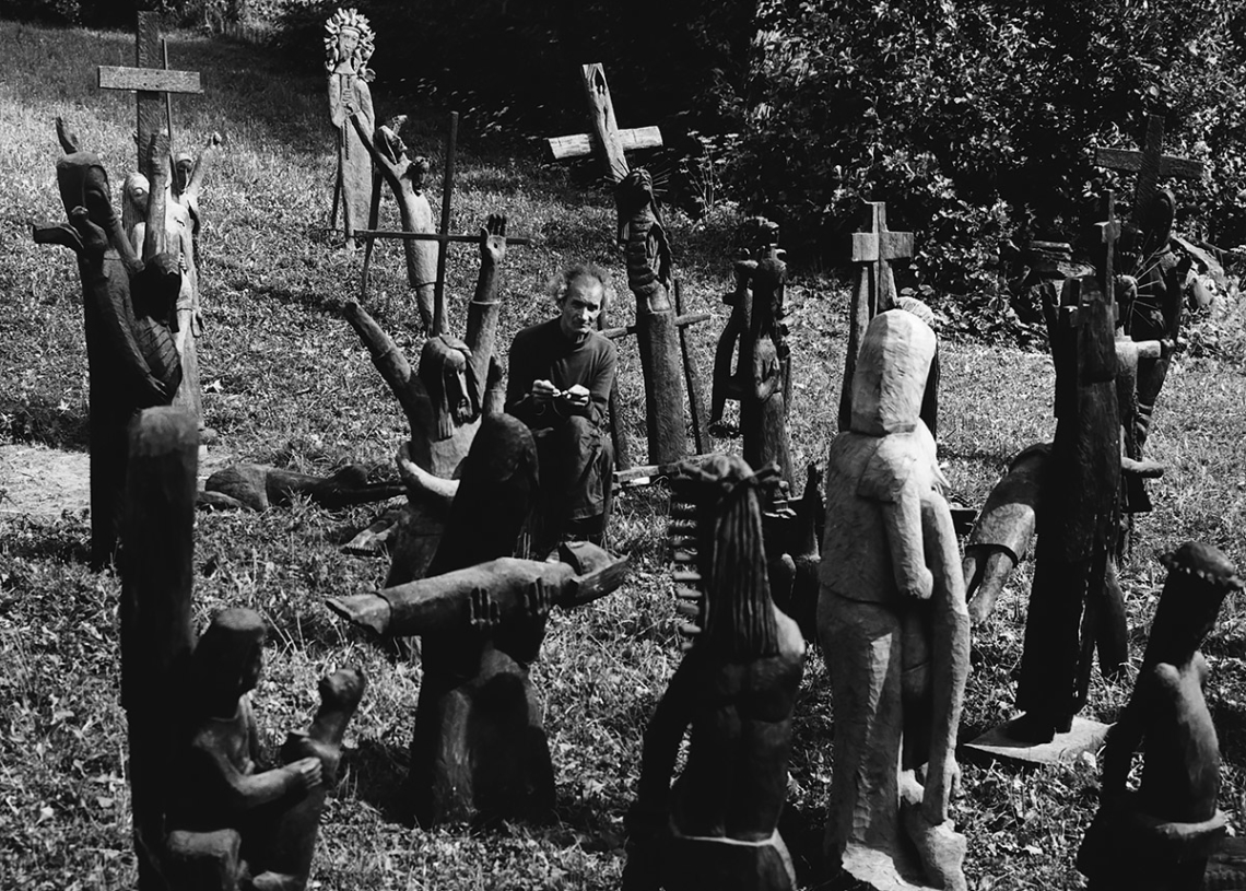 Різьбити Бога, щоб розповісти про людину